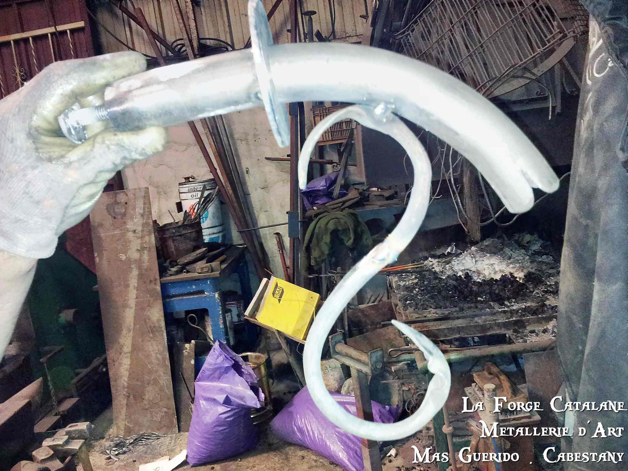 Bec verseur fontaine fer Forge Catalane Cabestany.jpg